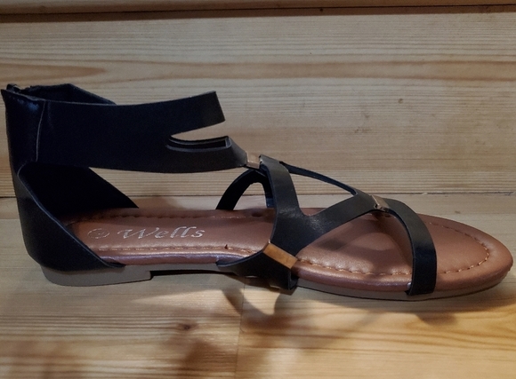 Wells Women's Gladiator Sandals - Picture 5 of 8